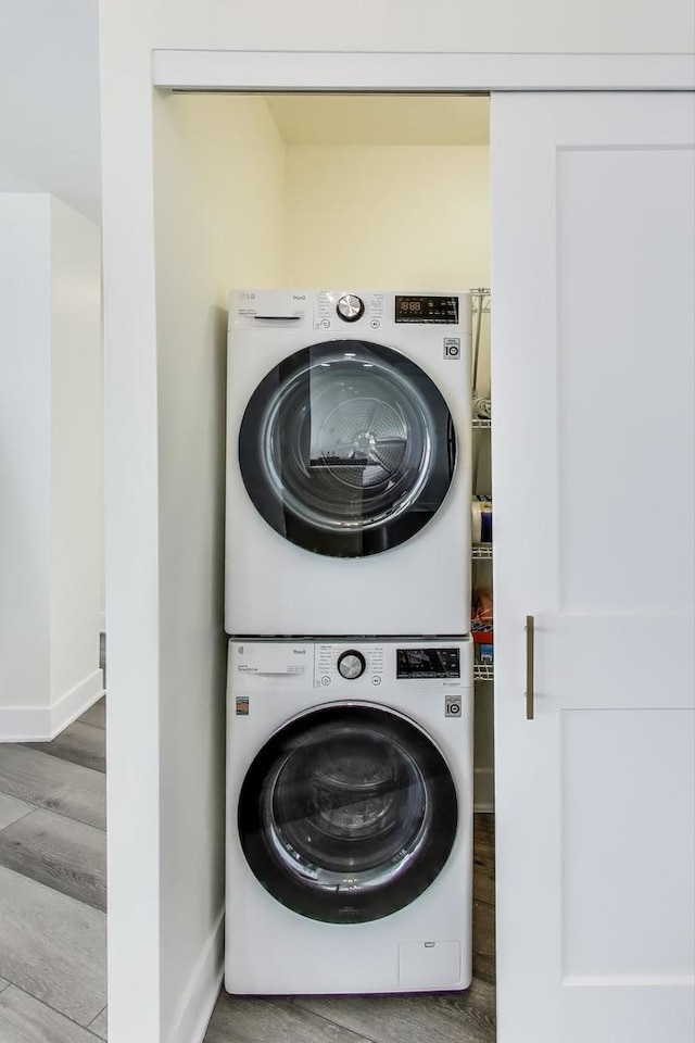 940 W Glenlake Ave Unit 19C, Chicago, IL 60660 - washroom featuring estacked washer and dryer and wood finished floors