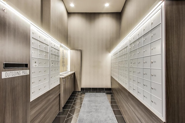 940 W Glenlake Ave Unit 19C, Chicago, IL 60660 - surrounding community featuring mail area and recessed lighting
