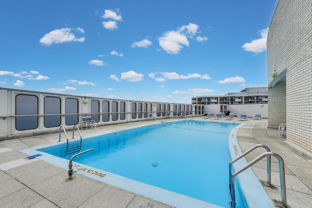 940 W Glenlake Ave Unit 19C, Chicago, IL 60660 - community pool featuring a patio