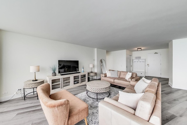 940 W Glenlake Ave Unit 19C, Chicago, IL 60660 - living area with light wood-type flooring