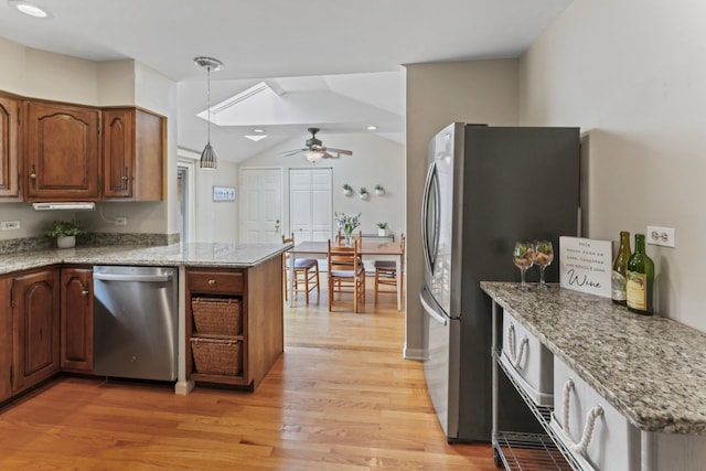 216 Hickory Ct, Northbrook, IL 60062 - kitchen featuring stainless steel appliances, light wood-type flooring, a peninsula, a ceiling fan, and decorative light fixtures