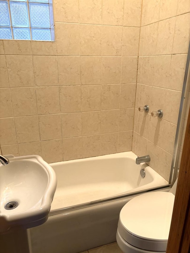2838 S Keeley St, Chicago, IL 60608 - bathroom with toilet and shower / bath combination