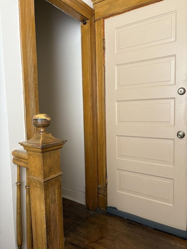 2838 S Keeley St, Chicago, IL 60608 - entryway featuring dark wood-style flooring