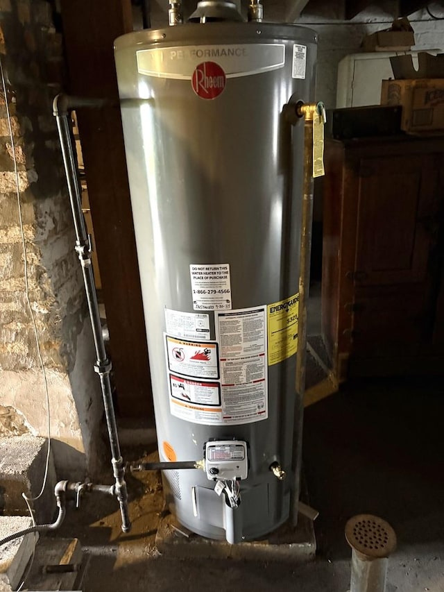 2838 S Keeley St, Chicago, IL 60608 - utility room with water heater