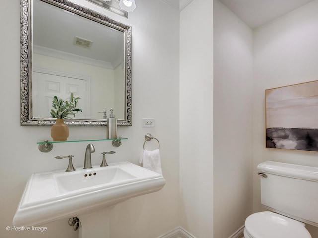 2612 Wilmette Ave, Wilmette, IL 60091 - bathroom featuring toilet and a sink
