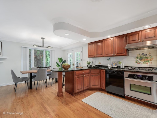2612 Wilmette Ave, Wilmette, IL 60091 - kitchen featuring stainless steel appliances, under cabinet range hood, a peninsula, light wood-type flooring, and ornamental molding