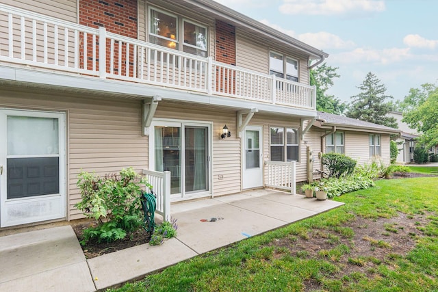 327 Georgetown Ct Unit B, Bloomingdale, IL 60108 - back of house featuring a balcony and a patio area