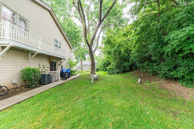 327 Georgetown Ct Unit B, Bloomingdale, IL 60108 - view of green lawn