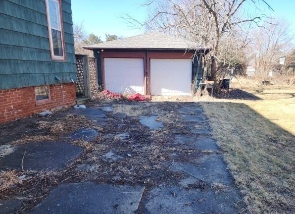 900 Willard St, Galesburg, IL 61401 - view of detached garage