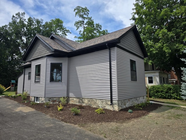 327 Lincoln Ave, Woodstock, IL 60098 - view of property exterior with a shingled roof