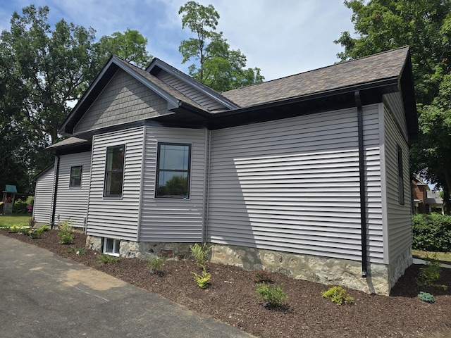 327 Lincoln Ave, Woodstock, IL 60098 - view of side of home