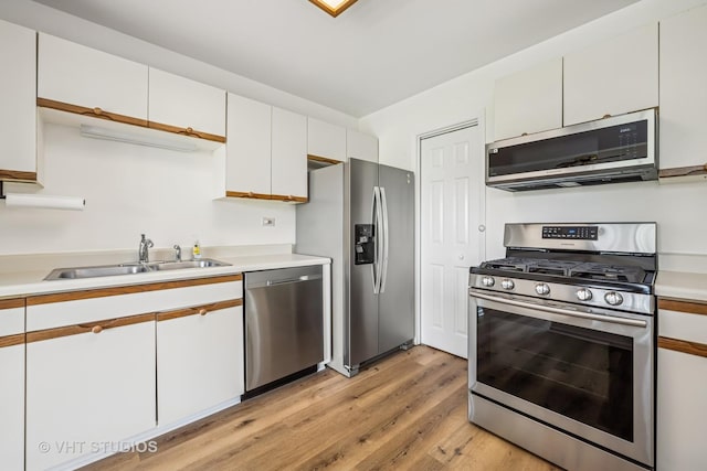 600 Hanover Ct Unit V1, Schaumburg, IL 60194 - kitchen with appliances with stainless steel finishes, light wood-type flooring, and light countertops