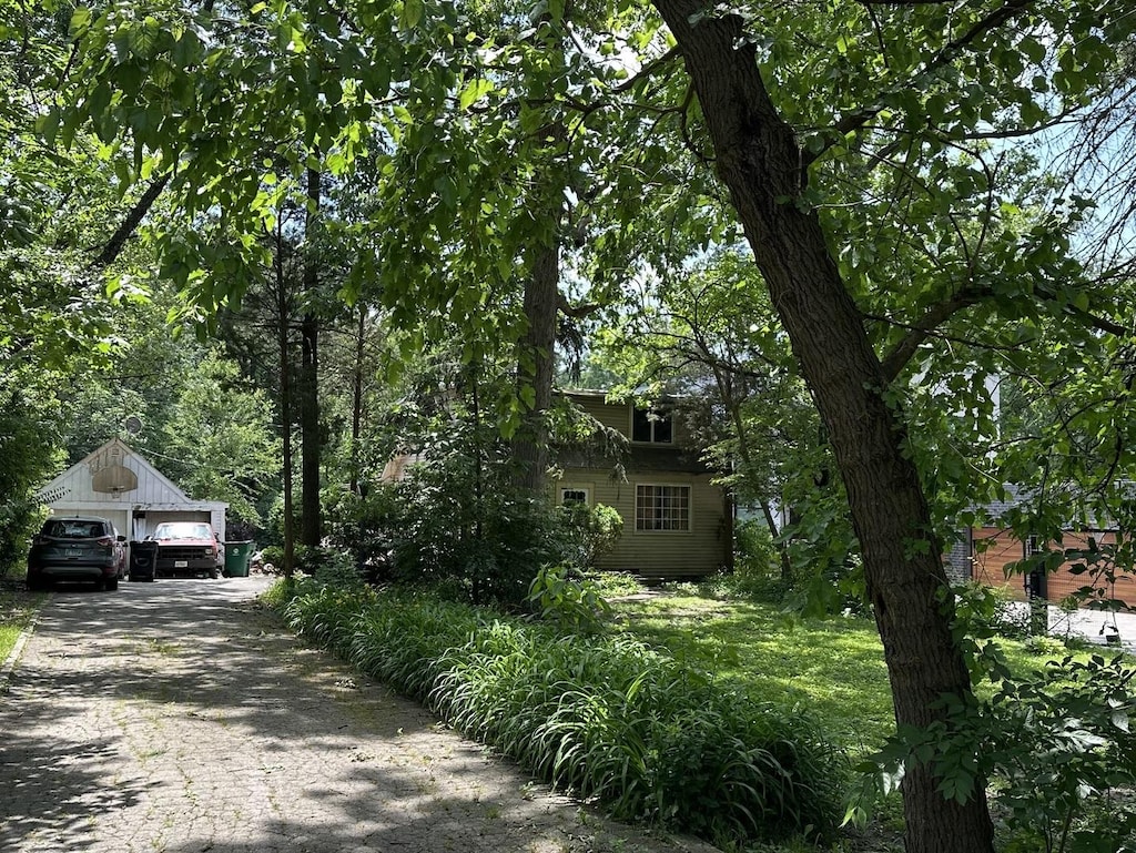 11407 Hiawatha Ln, Indian Head Park, IL 60525 - view of front facade with a detached garage and an outdoor structure