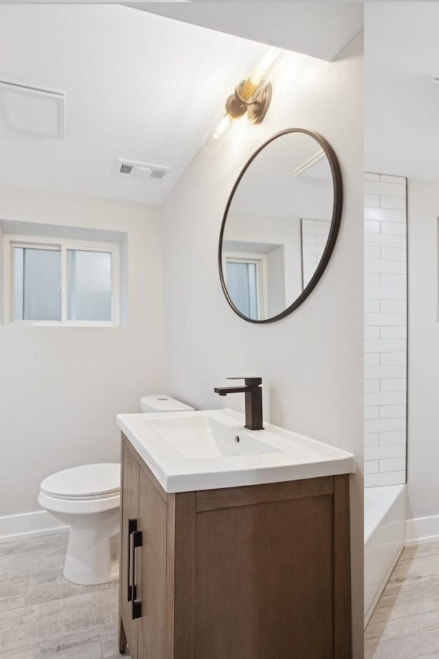 5406 N Mulligan Ave, Chicago, IL 60630 - full bath with vanity and toilet