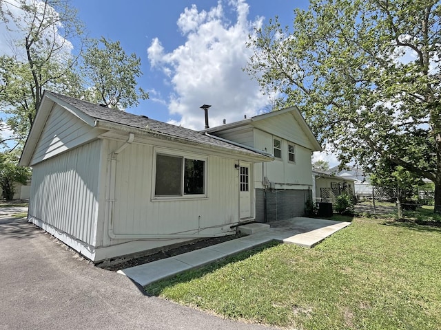 4240 Greenbrier Ln, Richton Park, IL 60471 - view of front facade featuring a front yard, an attached garage, and a shingled roof