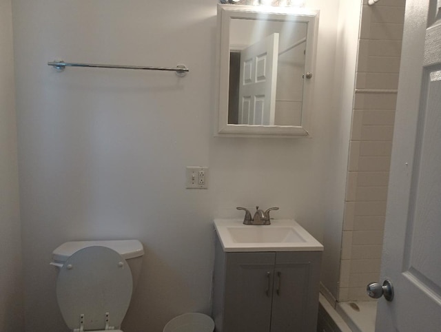 2236 W Monroe St, Chicago, IL 60612 - bathroom with vanity and shower / tub combination