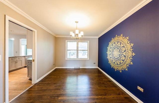 536 S Echo Ln, Palatine, IL 60067 - unfurnished room featuring a chandelier, ornamental molding, and wood finished floors