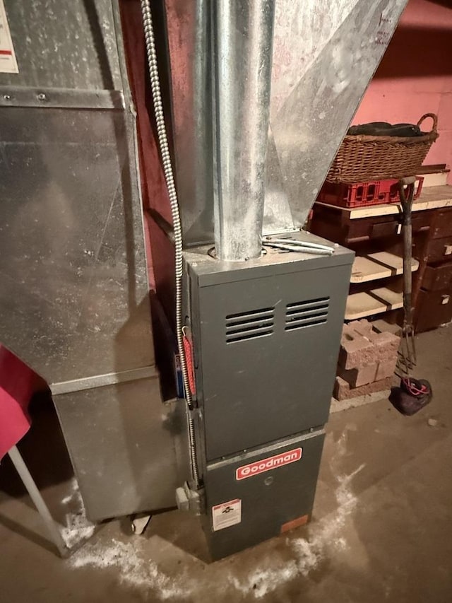 1250 Corbin St, Rockford, IL 61102 - utilities featuring heating unit