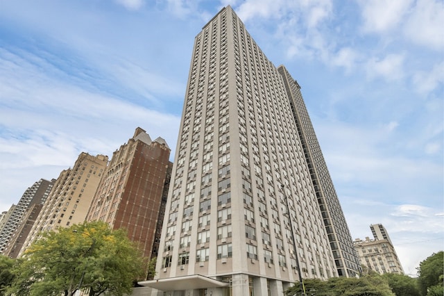 1550 N Lake Shore Dr Unit 2A, Chicago, IL 60610 - view of building exterior with a view of city
