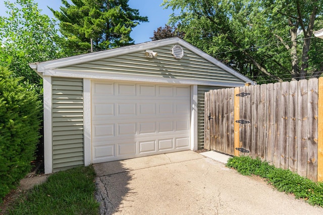 1614 E Dresser Rd, Dekalb, IL 60115 - detached garage with driveway