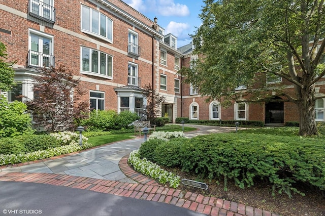 533 N Mayflower Rd Unit C, Lake Forest, IL 60045 - photo 1