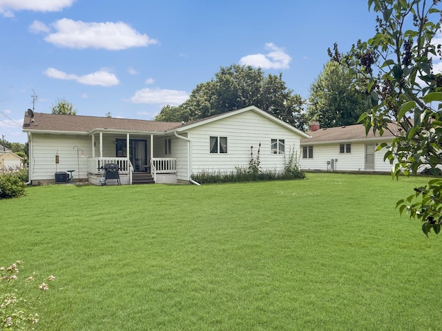 610 S 2nd Ave, Forreston, IL 61030 - back of house with a lawn and a porch