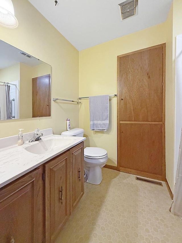 610 S 2nd Ave, Forreston, IL 61030 - bathroom with vanity and toilet