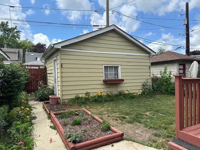 4540 N Menard Ave, Chicago, IL 60630 - view of side of home with a garden