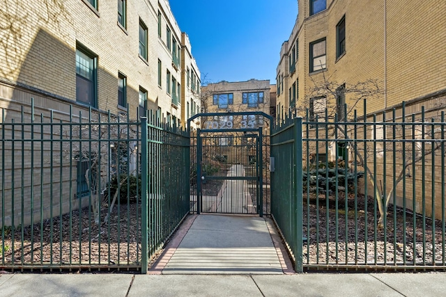 7035 N Sheridan Rd Unit G, Chicago, IL 60626 - view of gate