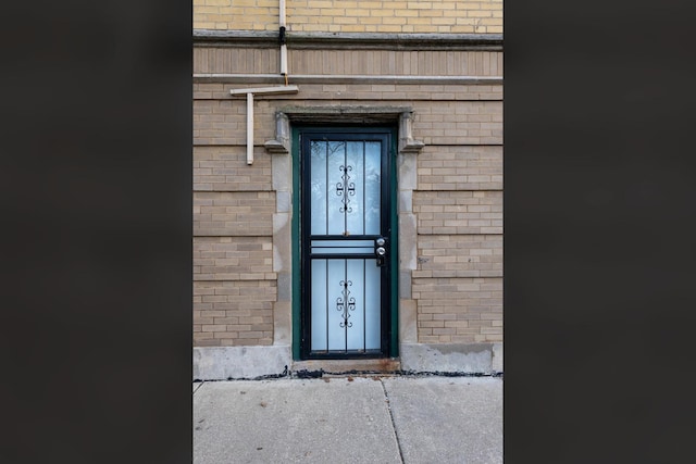 7035 N Sheridan Rd Unit G, Chicago, IL 60626 - doorway to property featuring brick siding