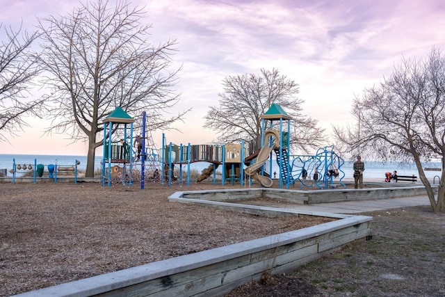 7035 N Sheridan Rd Unit G, Chicago, IL 60626 - view of playground at dusk
