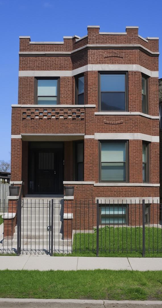 4139 W Monroe St, Chicago, IL 60624 - view of building exterior with a fenced front yard