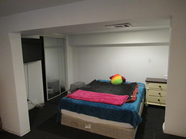 1819 Dunsford Ct, Schaumburg, IL 60194 - bedroom featuring a closet and baseboards