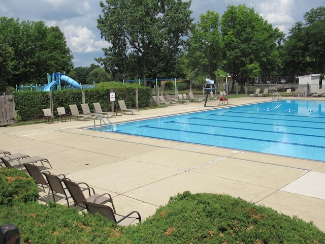1819 Dunsford Ct, Schaumburg, IL 60194 - community pool featuring a patio and view of wooded area