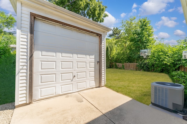 5008 Culver St, Skokie, IL 60077 - garage featuring concrete driveway