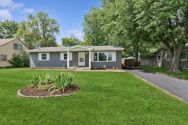 7825 Susan St, Morris, IL 60450 - single story home featuring a front yard and driveway