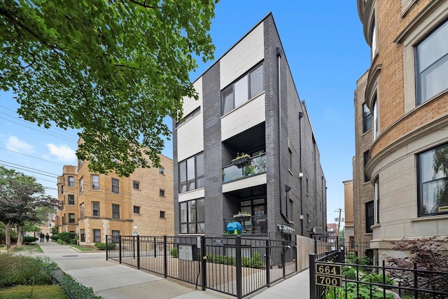 702 W Wellington Ave Unit 2N, Chicago, IL 60657 - view of building exterior