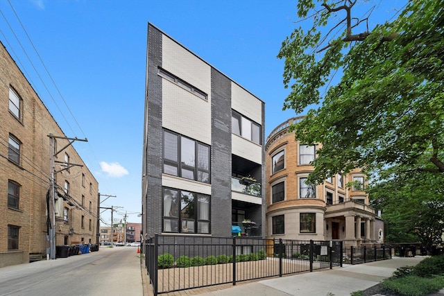 702 W Wellington Ave Unit 2N, Chicago, IL 60657 - view of property