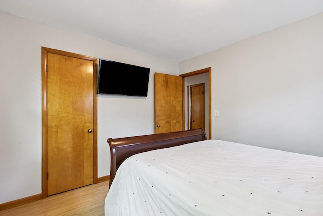 1807 21st Ave, Sterling, IL 61081 - bedroom with light wood finished floors and baseboards