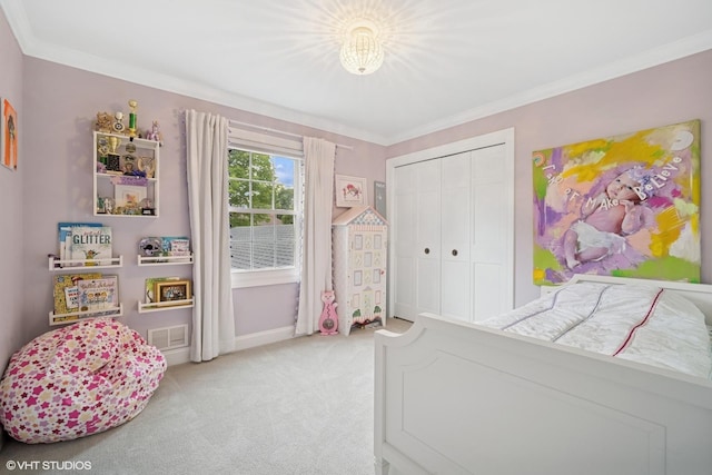 2113 Berwick St, Inverness, IL 60067 - bedroom featuring light colored carpet, a closet, and ornamental molding