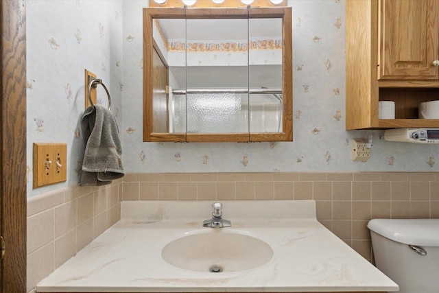 1619 Arnold Ave, Rockford, IL 61108 - bathroom featuring wallpapered walls and vanity