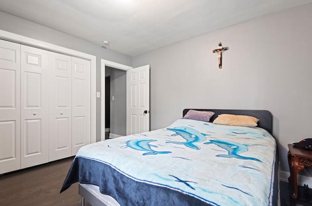 251 W 10th St, Chicago Heights, IL 60411 - bedroom featuring dark wood-style floors and a closet