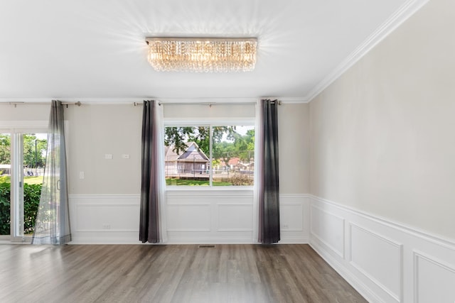 496 Navajo Trl S Unit 496, Wheeling, IL 60090 - spare room with a wainscoted wall, wood finished floors, ornamental molding, and a chandelier