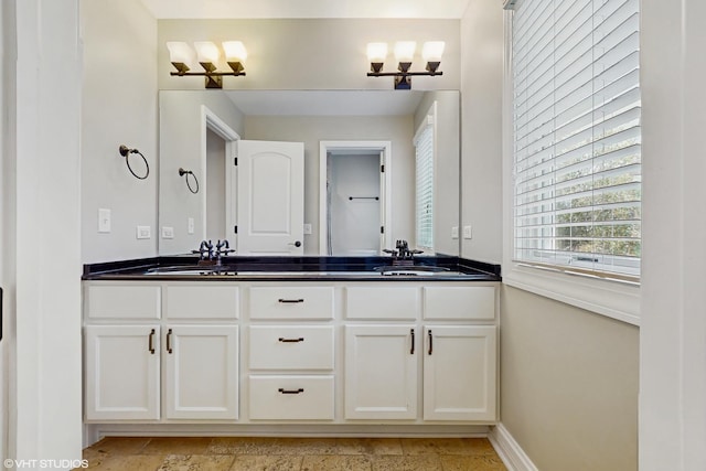 392 Spruce Rd, Wood Dale, IL 60191 - full bath with double vanity and baseboards