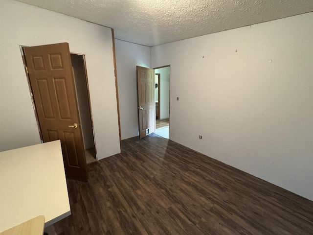 810 Harding Ave, Gillespie, IL 62033 - spare room featuring dark wood-style flooring and a textured ceiling