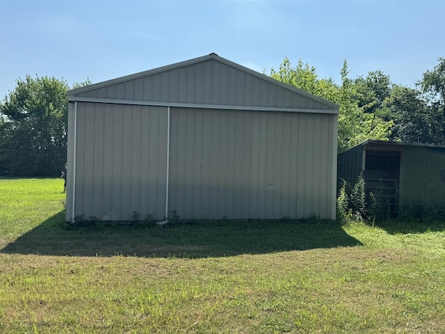 810 Harding Ave, Gillespie, IL 62033 - view of pole building featuring a yard