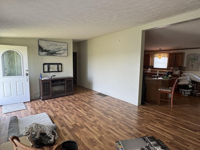 810 Harding Ave, Gillespie, IL 62033 - living room featuring a textured ceiling and wood finished floors