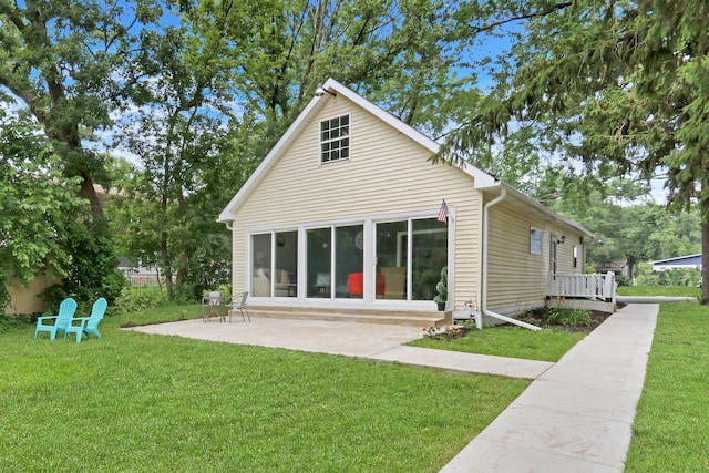 41607 N Lotus Ave, Antioch, IL 60002 - back of house featuring a lawn and a patio