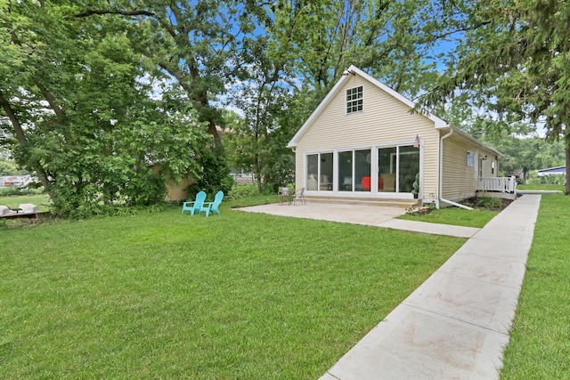 41607 N Lotus Ave, Antioch, IL 60002 - back of property with a lawn and a patio area
