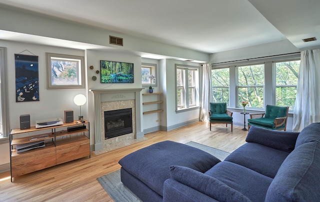 1654 W Berwyn Ave Unit 2W, Chicago, IL 60640 - living area featuring wood finished floors and a premium fireplace